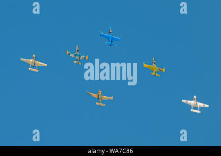 Oldtimer und classic jet Team am Flügel über Wairarapa Airshow, Haube Flugplatz, Masterton, Neuseeland.de Havilland Vampire, Aero L-39, Strikemaster Stockfoto