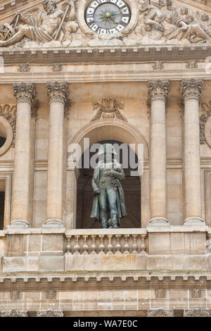 Statue von Napoleon. Musée de l'Armee (Military Museum). Hotel des Invalides, Paris, Frankreich Stockfoto