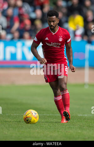 18. August 2019; Dens Park, Dundee, Schottland, Scottish League Cup, zweite Runde, Dundee Football Club gegen Aberdeen Football Club; Shaleum Logan von Aberdeen kommt nach vorn auf der Kugel - redaktionelle Verwendung. Stockfoto