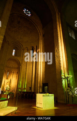 Apsis und Altar in Santa Maria d'Urgell Kathedrale (La Seu d'Urgell, Alto Urgel, Lleida, Pyrenäen, Katalonien, Spanien) Stockfoto
