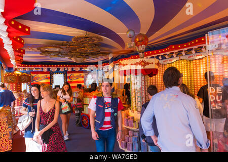 Portugal Porto Porto Mundo Fantásticoda Sardinha Portuguesa Comur Die fantastische Welt von Portugiesisch Sardinen shop shop Konserven konserven Dosen Dosen Stockfoto