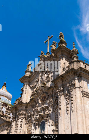 Portugal Porto Porto Igreja do Carmo Carmelitos & Kirche der Karmeliten & Carmo Dach detail verzierte Fliesen- Glockenturm Karmeliten Kreuze Stockfoto
