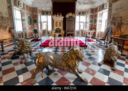 Die Haupthalle oder in der Großen Halle, mit silbernen Löwen und Throne, Schloss Rosenborg Innenraum, Kopenhagen Dänemark Skandinavien Stockfoto