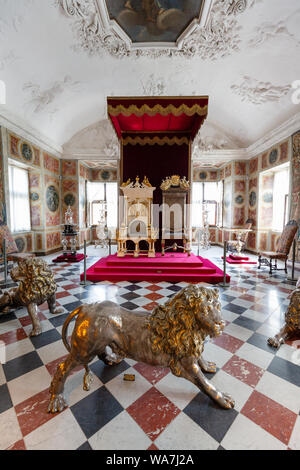 Die Haupthalle oder in der Großen Halle, mit silbernen Löwen und Throne, Schloss Rosenborg Innenraum, Kopenhagen Dänemark Skandinavien Stockfoto