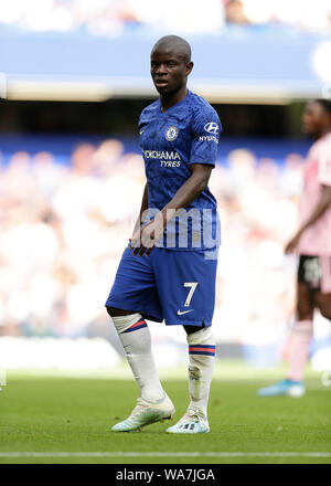 London, Großbritannien. 18. August 2019. Die englische Premier League Chelsea Football Club gegen Leicester City; Ngolo Kante von Chelsea - Streng redaktionelle Verwendung. Keine Verwendung mit nicht autorisierten Audio-, Video-, Daten-, Spielpläne, Verein/liga Logos oder "live" Dienstleistungen. On-line-in-Match mit 120 Bildern beschränkt, kein Video-Emulation. Keine Verwendung in Wetten, Spiele oder einzelne Verein/Liga/player Publikationen Quelle: Aktion Plus Sport Bilder/Alamy leben Nachrichten Stockfoto