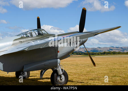 De Havilland DH.98 Mosquito Zweiten Weltkrieg Jagdflugzeug am Flügel über Wairarapa Airshow, Haube Flugplatz, Masterton, Neuseeland Stockfoto