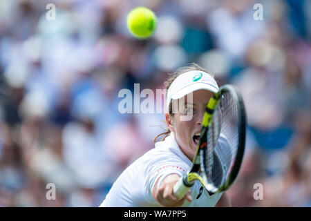 Johanna Konta-Aegon International 2015 - Eastbourne - England, Johanna Konta von Großbritannien in Aktion spielen einhändige Rückhand gegen Belin Stockfoto