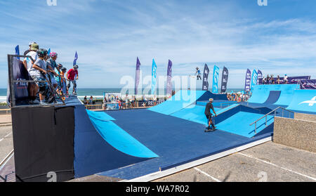 LACANAU, Frankreich - 08-17-2019: Roller Contest in Lacanau Pro Surf Festival, das im Jahr 2019 ihr 40-jähriges Bestehen gefeiert. Stockfoto