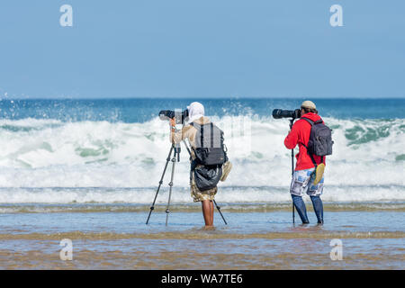 LACANAU, Frankreich - 08-17-2019: Fotografen am Strand von Lacanau Pro, die im Jahr 2019 ihr 40-jähriges Bestehen gefeiert. Stockfoto