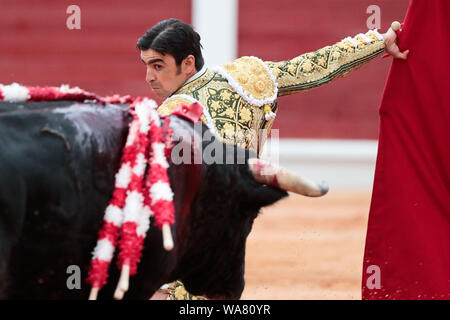 Sonntag, August 18, Gijón, nördlichen Spanien Stierkampf. Toros von Enrique Ponce, José Mari Manzanares y Miguel Angel Perera. In der Stierkampfarena der Bibio. Stierkämpfer Miguel Angel Perera credito Alamy/Aurelio Flórez Stockfoto