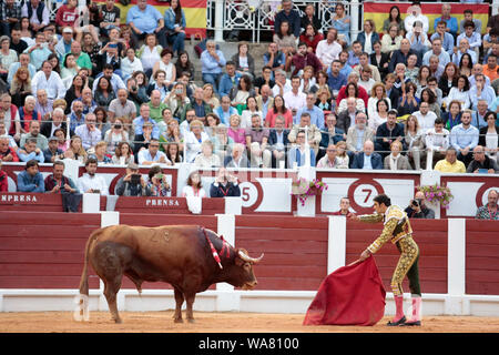 Sonntag, August 18, Gijón, nördlichen Spanien Stierkampf. Toros von Enrique Ponce, José Mari Manzanares y Miguel Angel Perera. In der Stierkampfarena der Bibio. Stierkämpfer Miguel Angel Perera credito Alamy/Aurelio Flórez Stockfoto