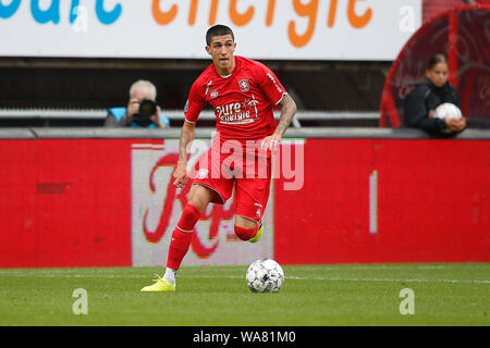 ENSCHEDE, 18-08-2019, Stadion de Grolsch Veste, Saison 2019 / 2020, der niederländischen Eredivisie, FC Twente player Aitor während des Spiels FC Twente - RKC Waalwijk. Stockfoto