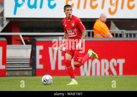 ENSCHEDE, 18-08-2019, Stadion de Grolsch Veste, Saison 2019 / 2020, der niederländischen Eredivisie, FC Twente player Aitor während des Spiels FC Twente - RKC Waalwijk. Stockfoto