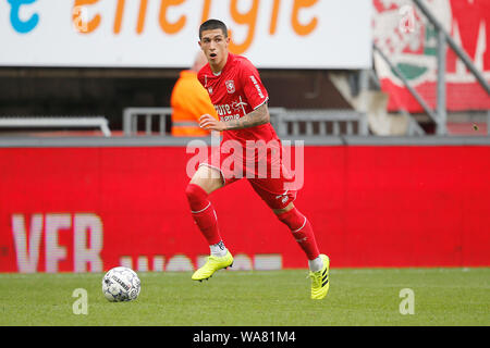 ENSCHEDE, 18-08-2019, Stadion de Grolsch Veste, Saison 2019 / 2020, der niederländischen Eredivisie, FC Twente player Aitor während des Spiels FC Twente - RKC Waalwijk. Stockfoto