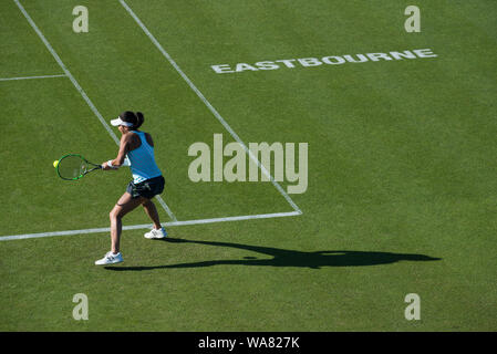 Heather Watson - Aegon International 2015 - Eastbourne - England, Heather Watson von Großbritannien in Aktion Spielen mit zwei rückhand gegen Varvar Stockfoto