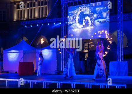 7. Juli 2019. Teatr Akt Akt (Theater) Brand Performance an der Parade der Animateure (Jongleur Parade) während 32 ULICA Straßentheater Festival Stockfoto