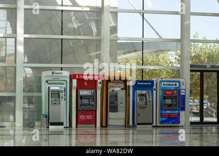 Ankara, Türkei September 22,2018: Türkische Bank ATM in Ankara mit der U-Bahn Stockfoto