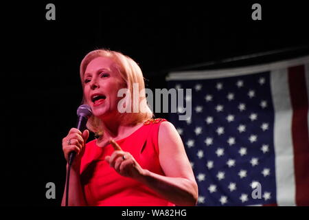 St. Louis, Missouri, USA. 18 Aug, 2019. Präsidentschaftskandidat Senator Kirsten Gillibrand spricht auf ein Town Hall Meeting in St. Louis, Missouri 10 Tage vor eine neue restriktive Abtreibung Bill wird Gesetz. Quelle: Steve Pellegrino/ZUMA Draht/Alamy leben Nachrichten Stockfoto