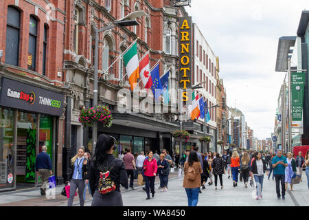 Henry Street in Dublin, einer der belebtesten Einkaufsstraßen in Irland Stockfoto