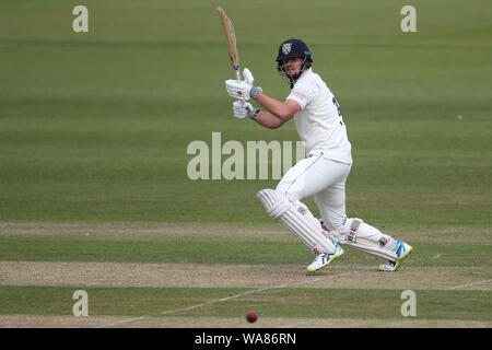 CHESTER LE STREET, ENGLAND AUG 18 Alex Lees von Durham batting während der specsavers County Championship Match zwischen Durham County Cricket Club und Leicestershire County Cricket Club Emirates Riverside, Chester Le Street am Sonntag, den 18. August 2019. (Credit: Mark Fletcher | MI Nachrichten) Credit: MI Nachrichten & Sport/Alamy leben Nachrichten Stockfoto