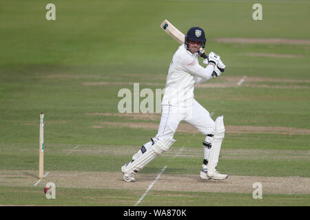 CHESTER LE STREET, ENGLAND AUG 18 Jack Burnham von Durham batting während der specsavers County Championship Match zwischen Durham County Cricket Club und Leicestershire County Cricket Club Emirates Riverside, Chester Le Street am Sonntag, den 18. August 2019. (Credit: Mark Fletcher | MI Nachrichten) Credit: MI Nachrichten & Sport/Alamy leben Nachrichten Stockfoto