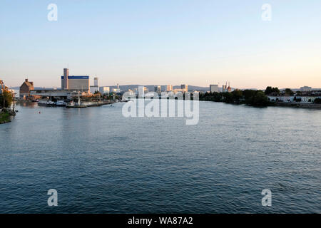 Ein Blick auf Dreilandereck bilden die drei Länder Brücke, Dreiländereck, wo die Grenzen von Frankreich, Deutschland und die Schweiz treffen. Stockfoto