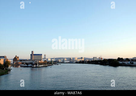 Ein Blick auf Dreilandereck bilden die drei Länder Brücke, Dreiländereck, wo die Grenzen von Frankreich, Deutschland und die Schweiz treffen. Stockfoto