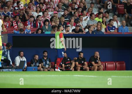 Madrid, Spanien. 18 Aug, 2019. Madrid, Spanien; 18.08.2019. Fußball der Liga Match 01 2019-2020 Atletico de Madrid gegen Getafe am Wanda Metropolitano Stadium statt, in Madrid. Atletico de Madrid Fans Credit: Juan Carlos Rojas/Picture Alliance | Verwendung weltweit/dpa/Alamy leben Nachrichten Stockfoto