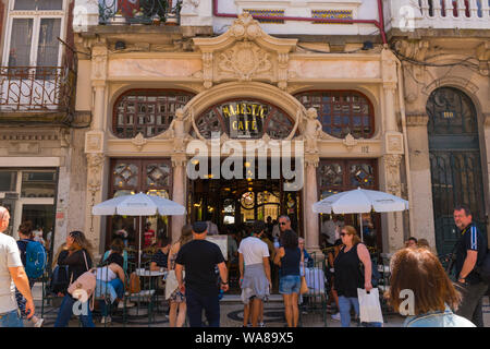 Portugal Porto Porto Rua Santa Caterina Jugendstil von João Queiroz Majestic Café 1921 berühmte Menschen Veranstaltungsort intellektuelle Bohème Warteschlange Fassade Stockfoto