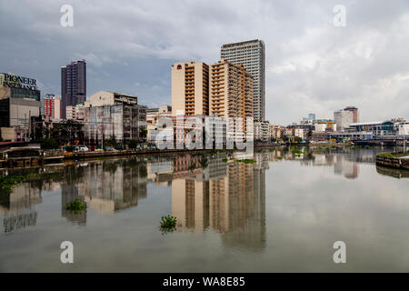 Die Pasig River und Manila Skyline, Metro Manila, Philippinen Stockfoto