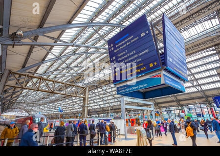 Liverpool, Großbritannien - 16 Mai 2018: Liverpool Lime Street ist ein terminus Bahnhof die dient Stadtzentrum, im August 1836 eröffnet, es ist das älteste Grand Stockfoto