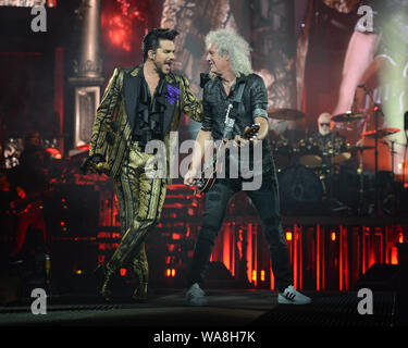 SUNRISE FL - 17. August: Adam Lambert, Brian May und Roger Taylor von Queen + Adam Lambert an der BB&T Center durchführen am 17. August 2019 in Sunrise, Florida Credit: MPI04/Mediapunch Stockfoto