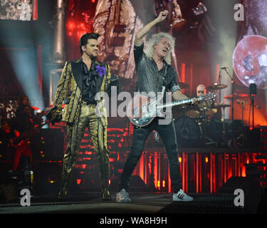 SUNRISE FL - 17. August: Adam Lambert, Brian May und Roger Taylor von Queen + Adam Lambert an der BB&T Center durchführen am 17. August 2019 in Sunrise, Florida Credit: MPI04/Mediapunch Stockfoto