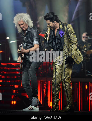 SUNRISE FL - 17. August: Adam Lambert, Brian May und Roger Taylor von Queen + Adam Lambert an der BB&T Center durchführen am 17. August 2019 in Sunrise, Florida Credit: MPI04/Mediapunch Stockfoto