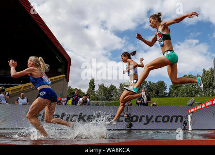 Birmingham. 18 Aug, 2019. Athleten konkurrieren in der Frauen 3000 m Hindernis während Muller Birmingham Grand Prix & IAAF Diamond League event bei Alexander Stadion in Birmingham, Großbritannien am 12.08.18., 2019. Credit: Han Yan/Xinhua/Alamy leben Nachrichten Stockfoto