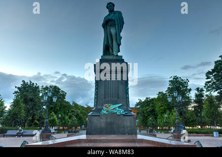 Moskau, Russland - Juli 6, 2019: Denkmal für russische Dichter Alexander S. Puschkin am Puschkin-Platz. Ursprünglich in Moskau am 6. Juni 1880 installiert. Stockfoto