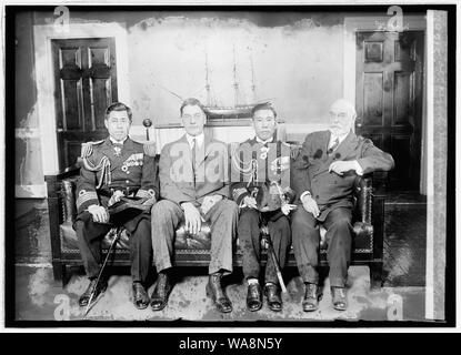 Kapitän Waldegg Yamamoto, Sec. Wilburn, Kapitän Kiyoshi Hasegawa & Admiral Eberle, 2/17/26. Stockfoto