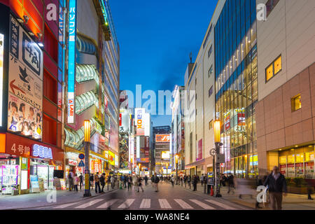 Tokyo, Japan - 16. April 2018: Die Nacht der berühmte Ort in Akihabara in Tokio, Japan. Stockfoto