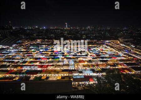 Peking, China. 17 Aug, 2019. Foto am 12.08.17, 2019 zeigt den Night Market Ratchada, eine Nacht in Bangkok, Thailand aufgenommen. Credit: Zhang Keren/Xinhua/Alamy leben Nachrichten Stockfoto