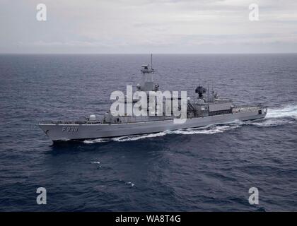 190816-N-UB 406-0627 ATLANTIK (Aug. 16, 2019) der Belgischen Marine Karel Doorman-Klasse Fregatte Leopold I (F930) die Durchfuhr den Atlantischen Ozean. Leopold I. ist unterwegs auf einem regelmäßig geplanten Einsatz als Teil der Standing NATO Maritime Group 1 maritime Operationen durchzuführen und einen kontinuierlichen maritime Fähigkeit zur NATO im nördlichen Atlantik. (U.S. Marine Foto von Mass Communication Specialist 2. Klasse Cameron Stoner) Stockfoto