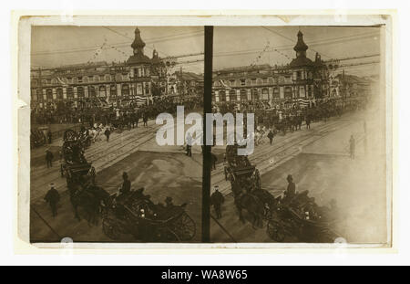 Wagen mit Admiral Togo, Marineoffiziere und Regierungsbeamte während Togos offiziellen Besuch in Tokio im Oktober 1905 Stockfoto