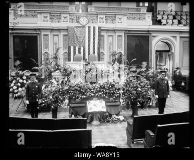 Schatulle und Blumen an U.S. Capitol, Washington, D.C. Stockfoto