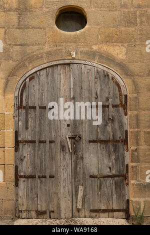 Alte Tür, verwitterte, mehrstufige, Charakter Stockfoto