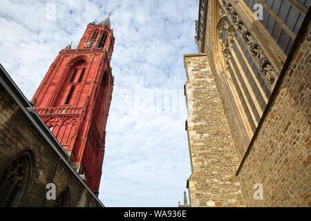 Die Basilika von Sankt Servatius und Sint Janskerk Kirche am Hauptplatz Vrijthof Maastricht, Maastricht, Niederlande Stockfoto