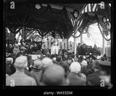 Zeremonie. Gruppe umfasst Edwin Denby, Calvin Coolidge, William H. Taft, John W. Wochen, Charles Evans Hughes, Andrew W. Mellon, und andere Stockfoto