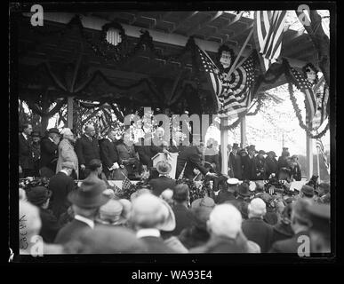 Zeremonie. Gruppe umfasst Edwin Denby, Calvin Coolidge, John W. Wochen, William H. Taft, Charles Evans Hughes, Andrew W. Mellon, und andere Stockfoto