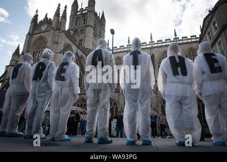 Badewanne, Somerset, UK. 17. August 2019. Mitglieder des Klima protest Gruppe Aussterben Rebellion zusammen mit Hunderten von lokalen Unterstützer nehmen teil Stockfoto