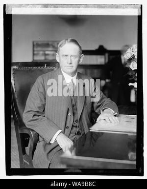 Chas. H. Burke, Com. der indischen Angelegenheiten, 4/1/21. Stockfoto