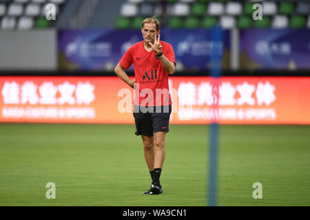 Head Coach Thomas Tuchel und Assistenten von Paris Saint-Germain, an einer Schulung für das bevorstehende Spiel der Internationalen vorbereiten Stockfoto