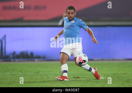 Portugiesische Fußballspieler Bernardo Silva von Manchester City F.C. der englischen Liga Champions dribbelt gegen West Ham United F.C. im Halbfinale m Stockfoto